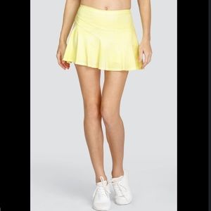 TAIL Activewear Bunny 12.5” Flounce Skort in Tangled Dots XS